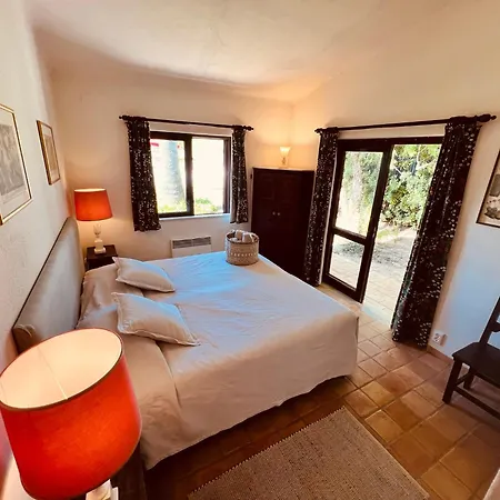 Large Private Near Beach * Καρβοέιρο