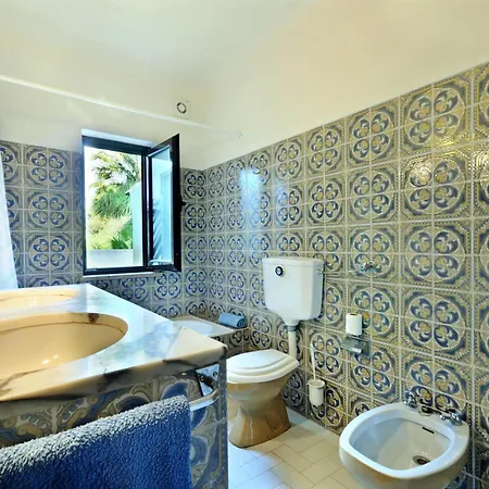 Large Private Near Beach فيلة